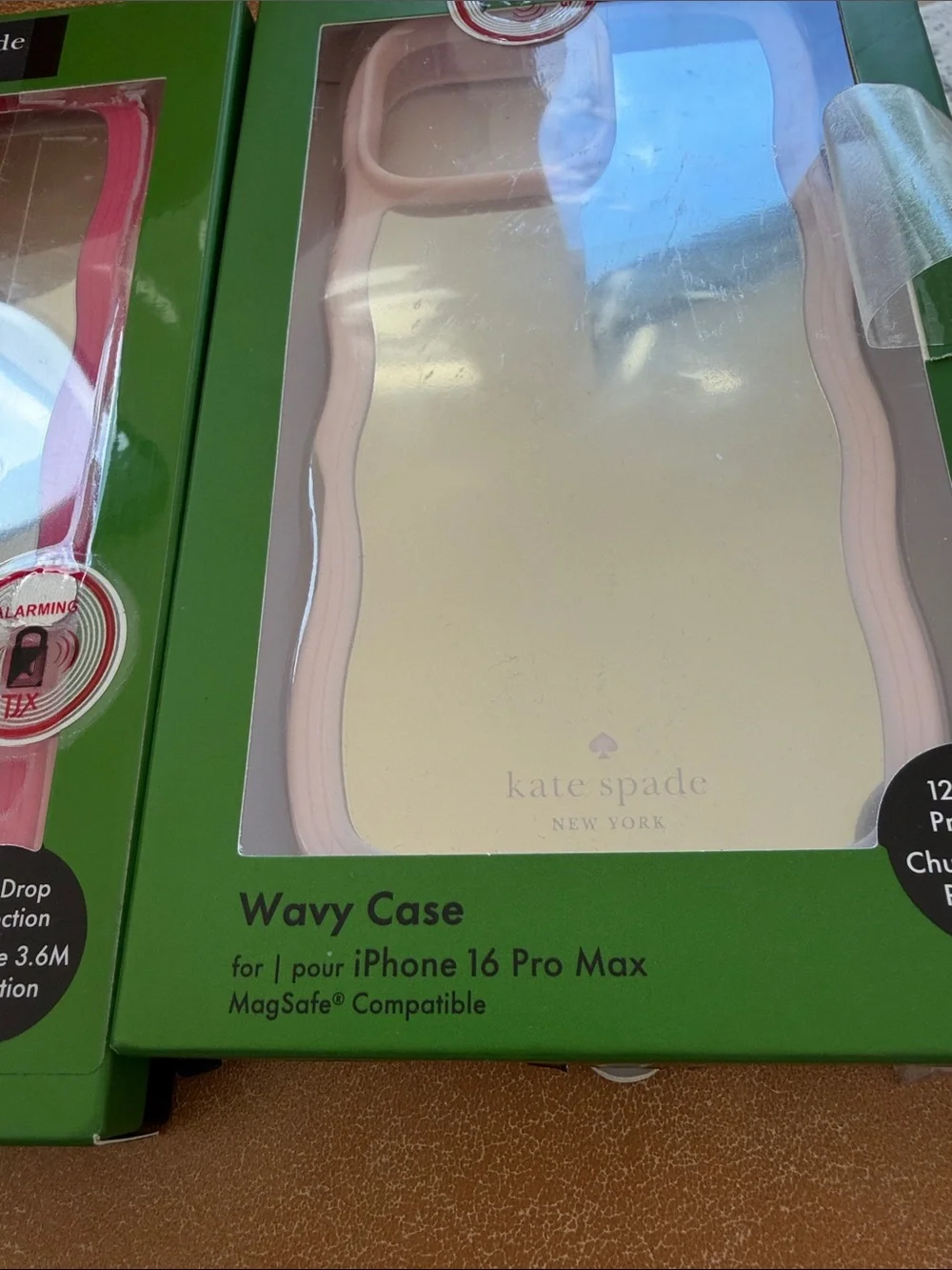 kate spade Wavy Case for iPhone 16 Pro Max - Bright Pink & Light Pink Trim